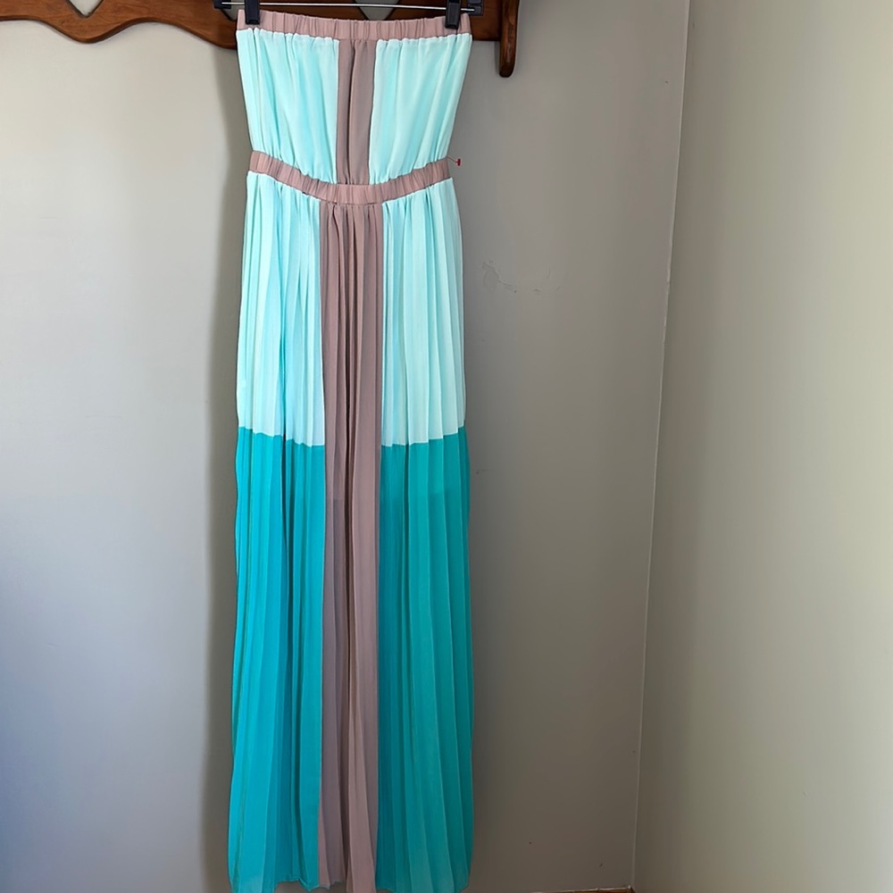 Red Dress Boutique Pleated Maxi Dress Small